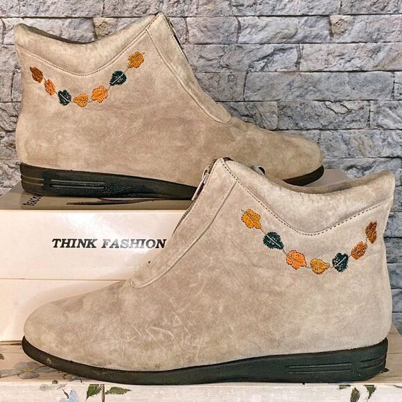 Beacon Suede Ankle Boots Floral Embroidered Winter Footwear Size 7W - Picture 1 of 9